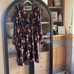 Adorable faux wrap Soprano dress. Perfect for spring!